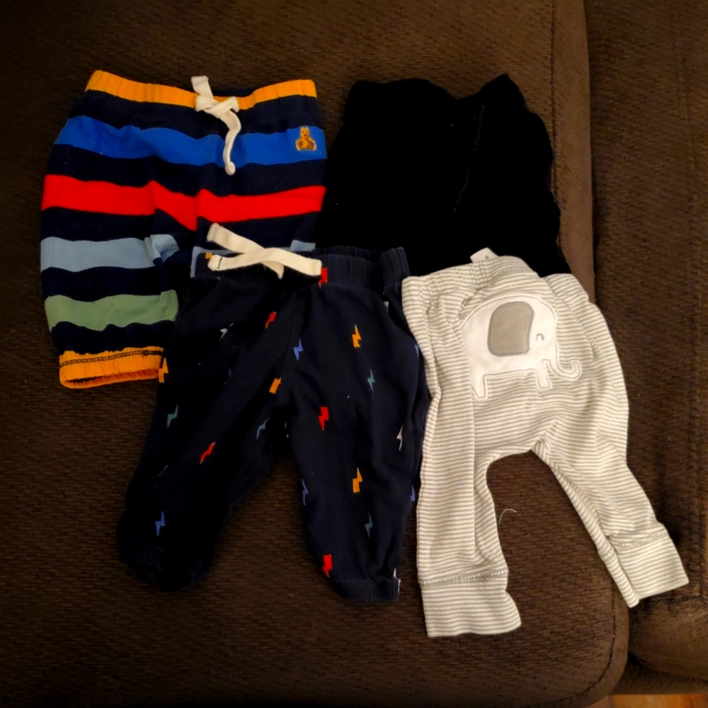4 pair joggers 0-3 months/ 3 months
